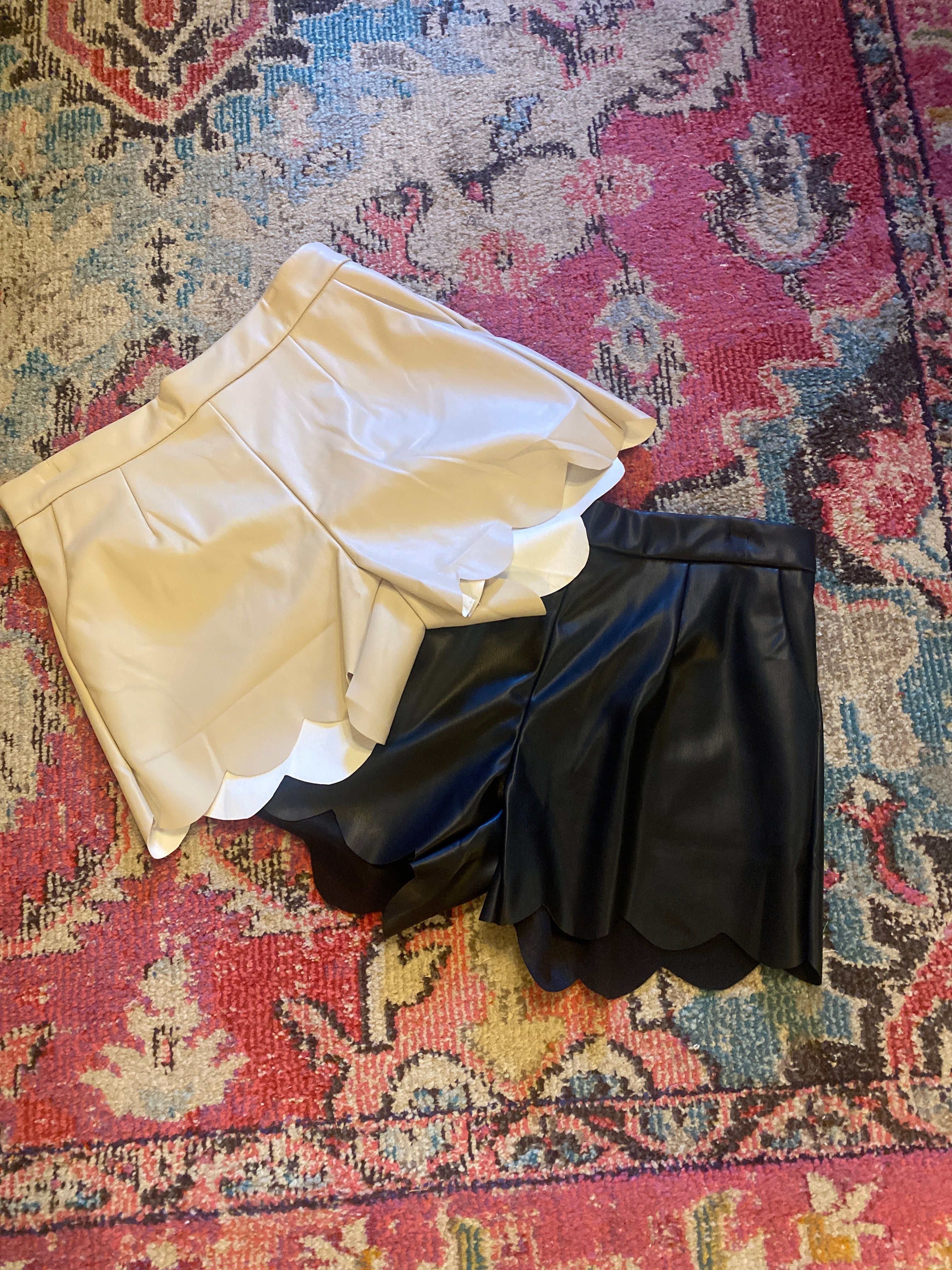 Faux leather scalloped hem shorts