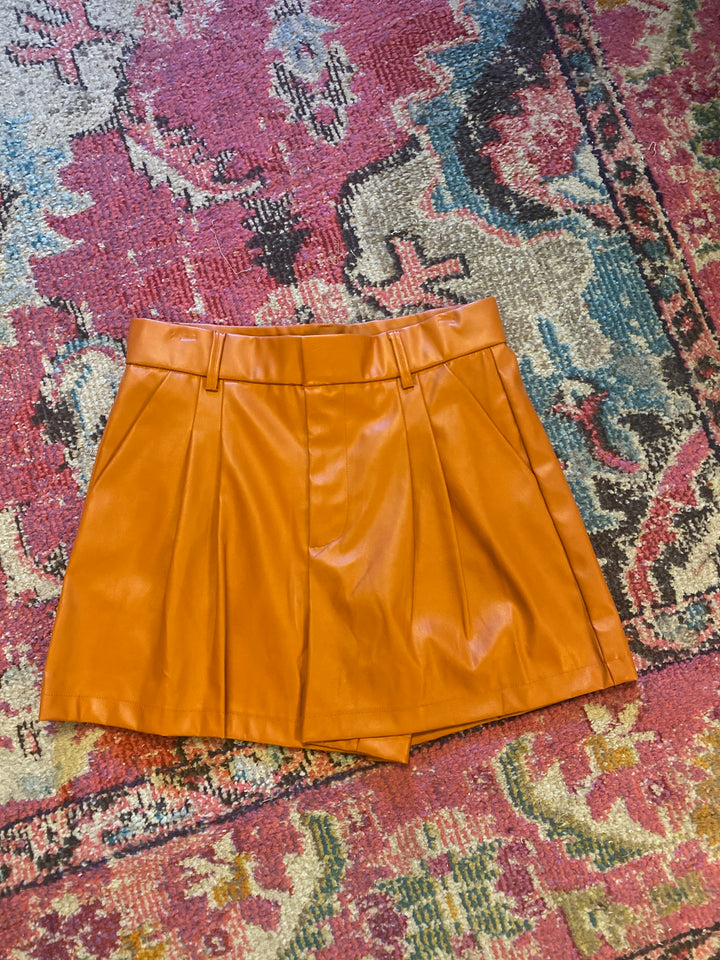 Faux leather pleated shorts