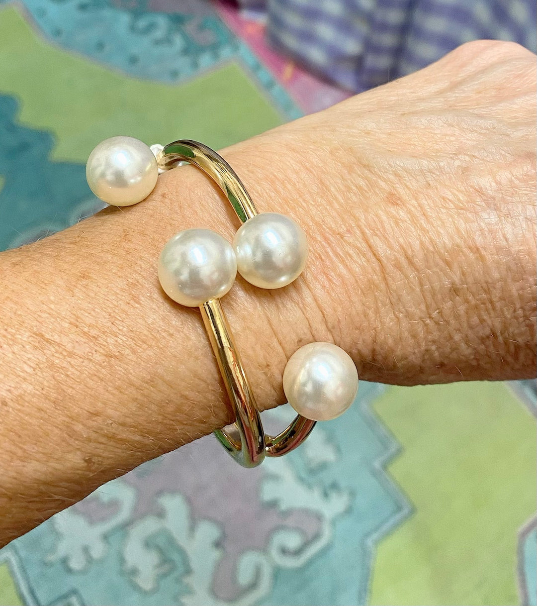 Pearl hinged bracelet