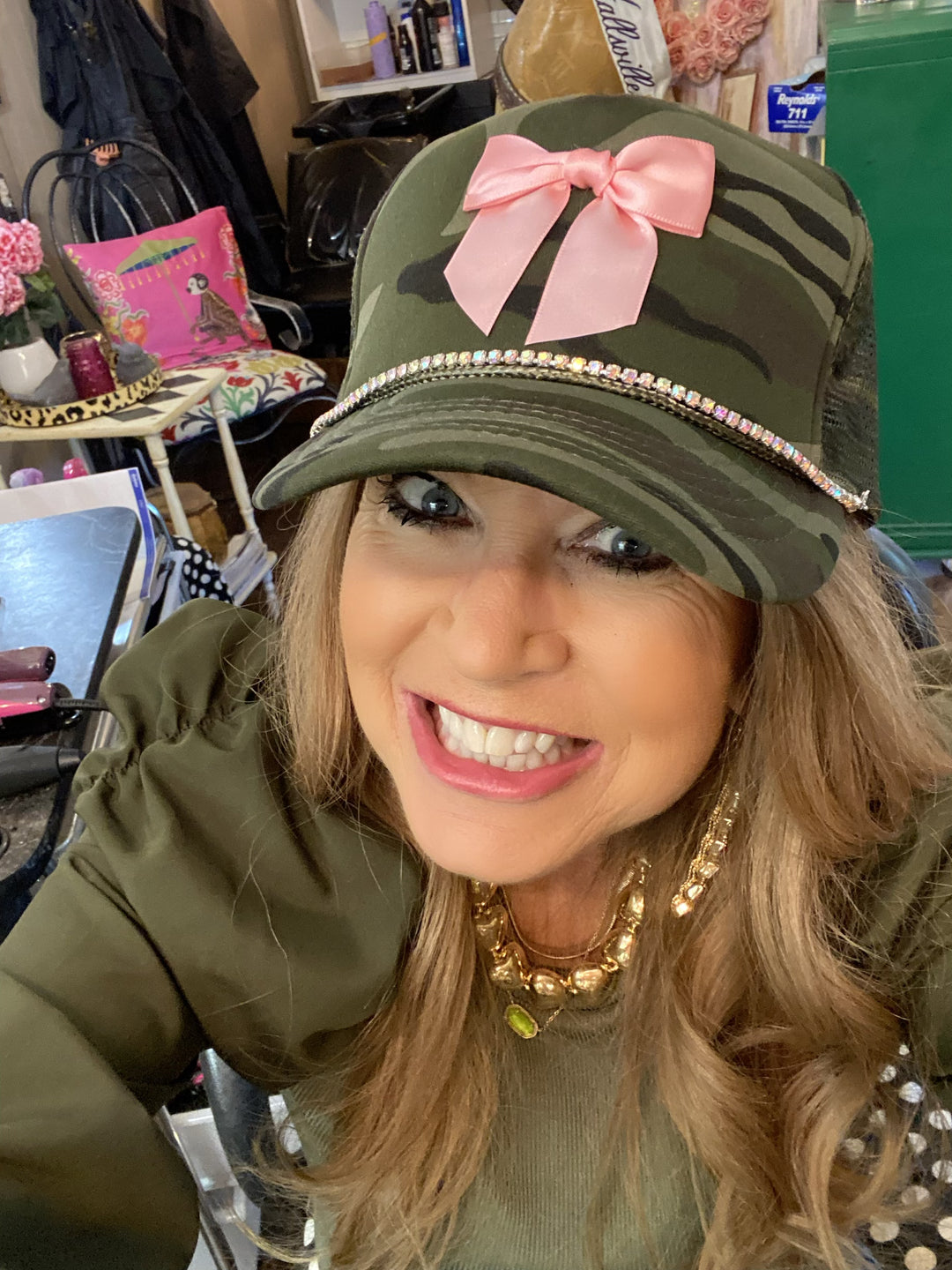 Camo bow trucker hat